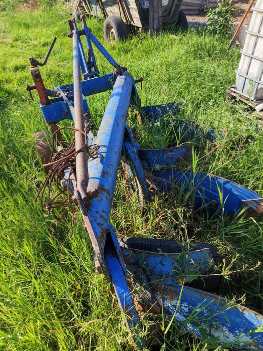 Vând plug tractor u650
