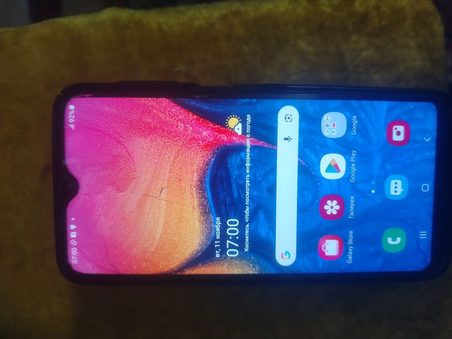 Galaxy A10 sotiladi 32gb lik. Holati yaxshi.