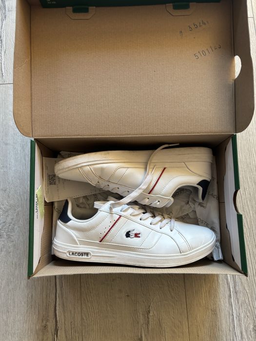Обувки на Lacoste