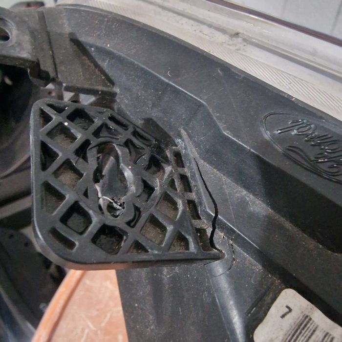 Ford Fiests 2017  13-17 десен фар