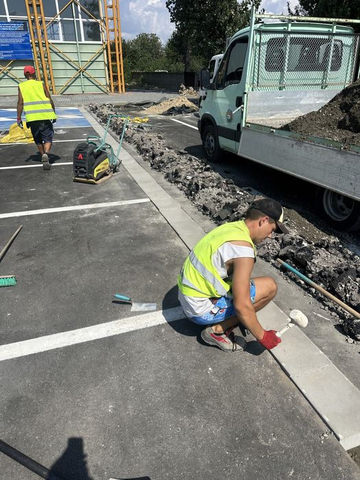 Inchiriez Utilaje Buldoexcavator Compactor Miniexcavator Nacele