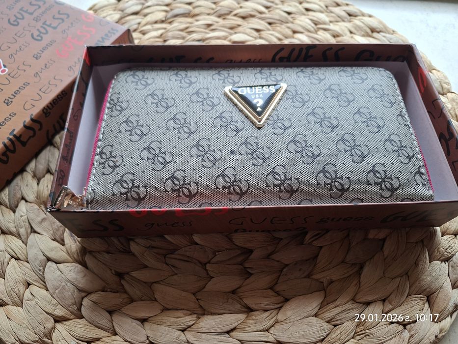 Дамски портмоне Guess