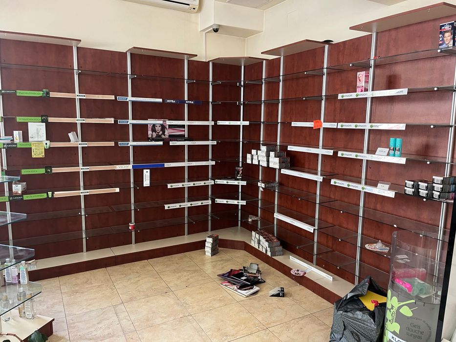 Мебели за аптека / магазин