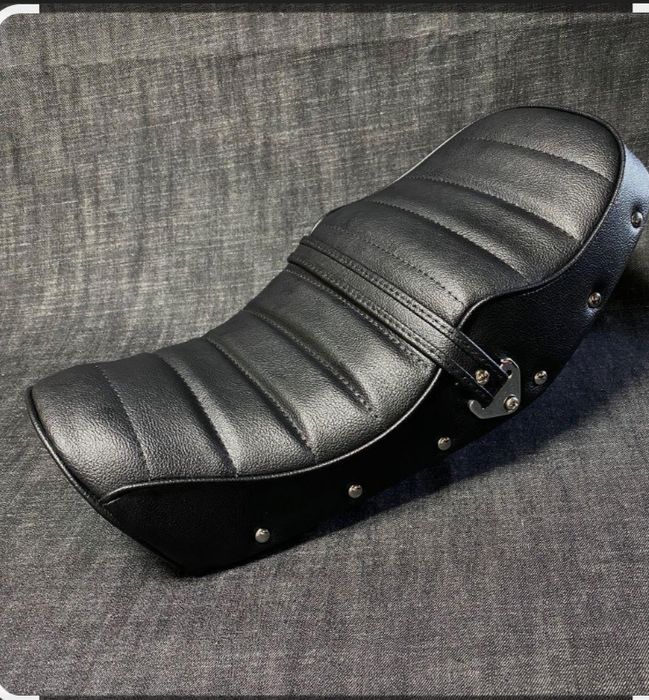 Претапициране на мото седалки