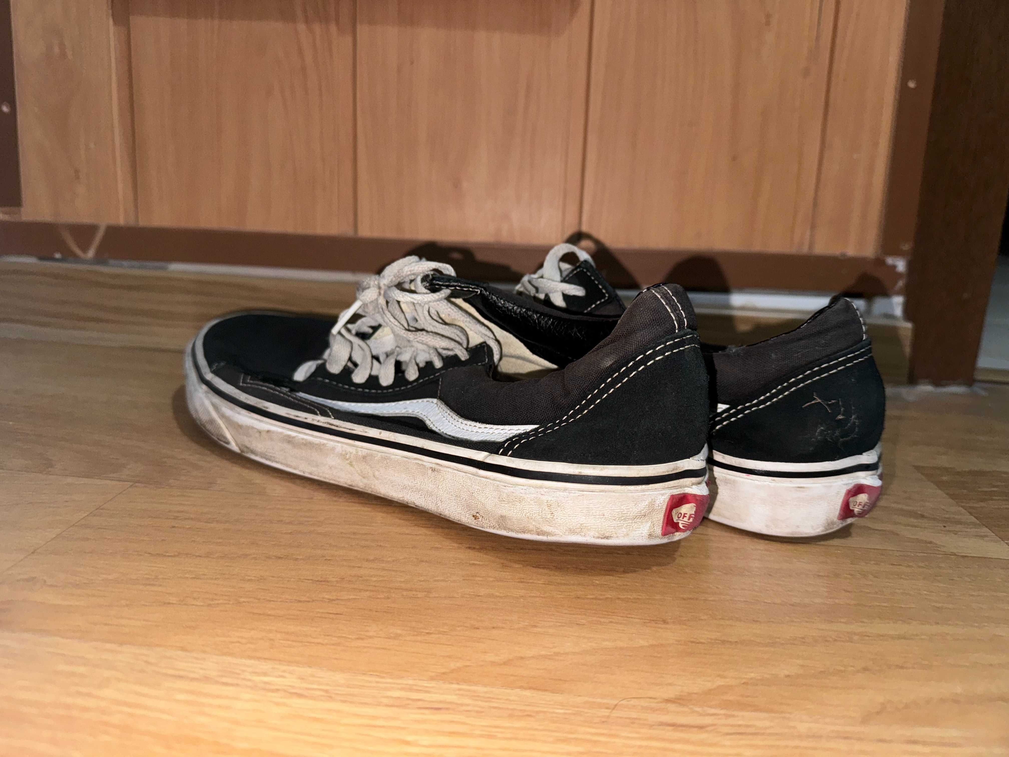 Tenisi Vans Old Skool marimea 42.5 Iasi OLX.ro