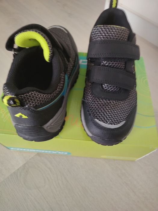 Încălțăminte treking Sportisimo măsură 32