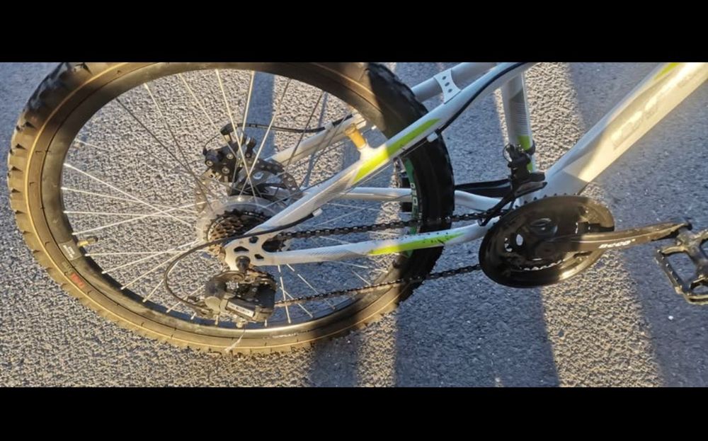 Vând bicicleta cu roți de 20"