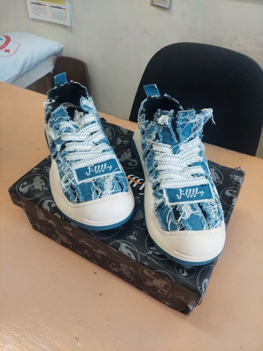 Дънкови маратонки