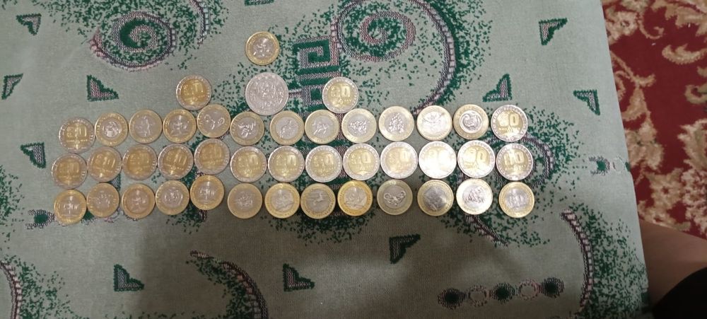 Продаю монеты цена договорная