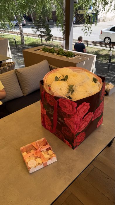 Бродам букет с коробкой ROMANTIC