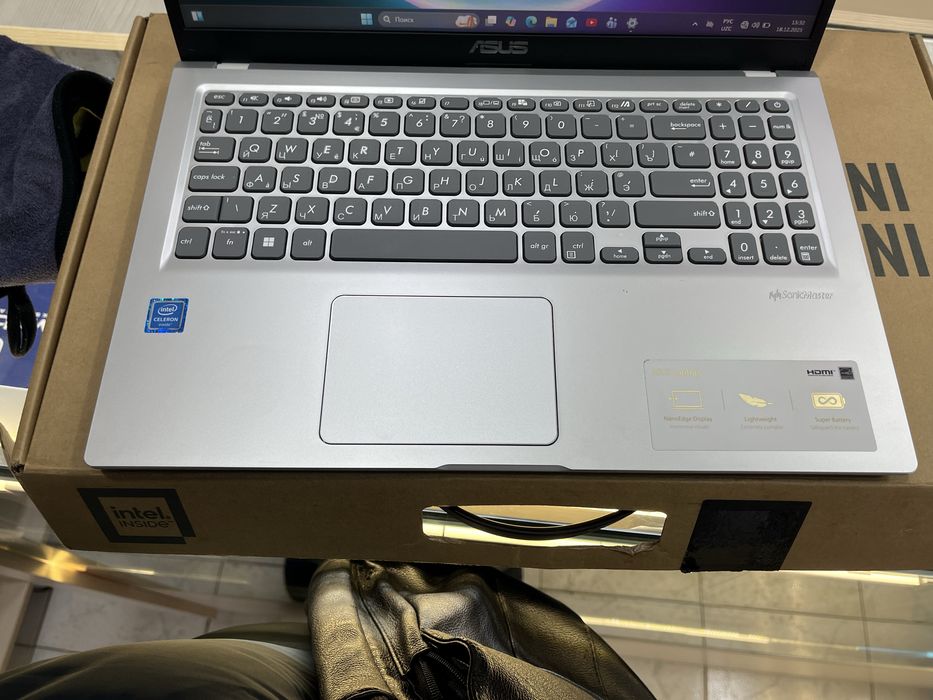 Noutbug ASUS srochna