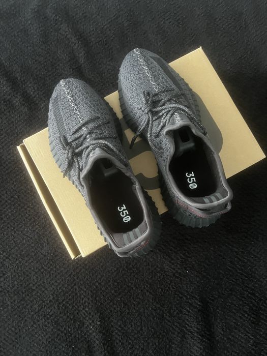 Чисто нови yeezy 350 43-ти номер.