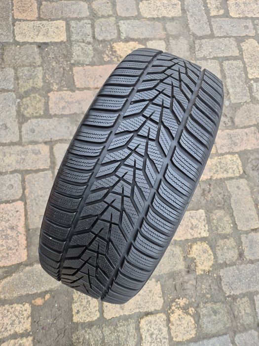 O bucată 245/45 R19 M+S iarnă - una Gislaved Continental Hankook