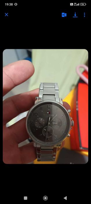 Vând ceasuri și geaca