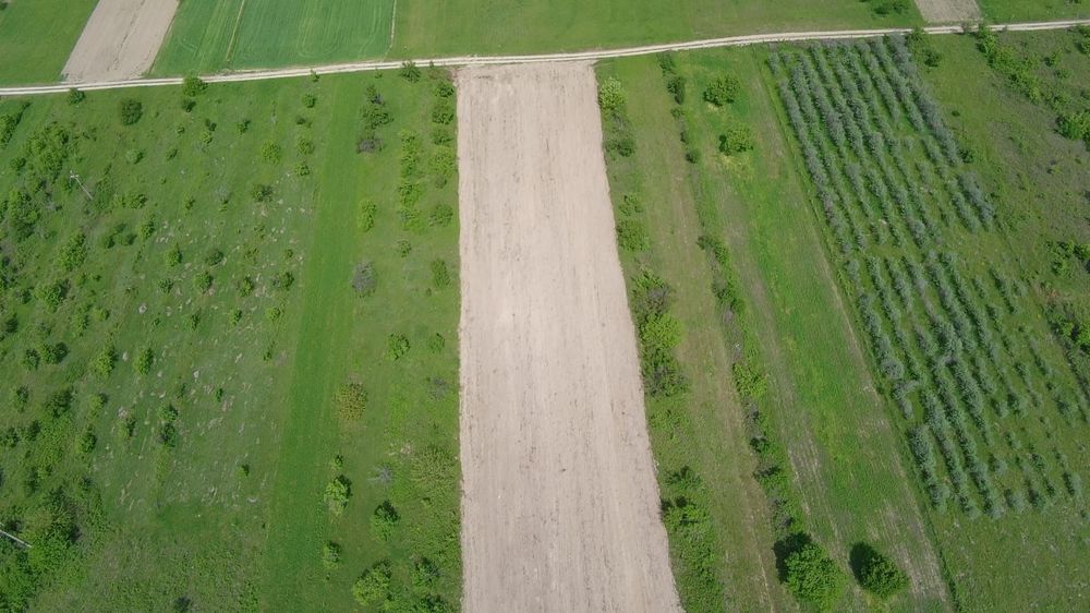 teren extravilan cu 2 ieșiri