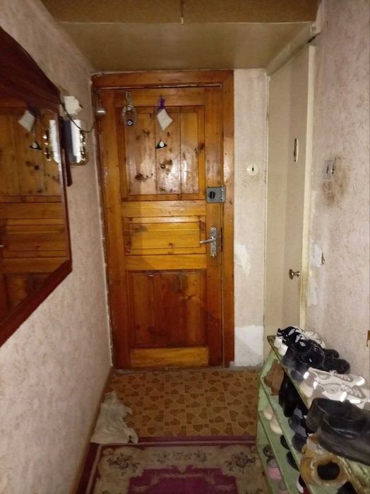 Продается квартира в Яшнабадском районе массив Панельный 2х ком 1-этаж