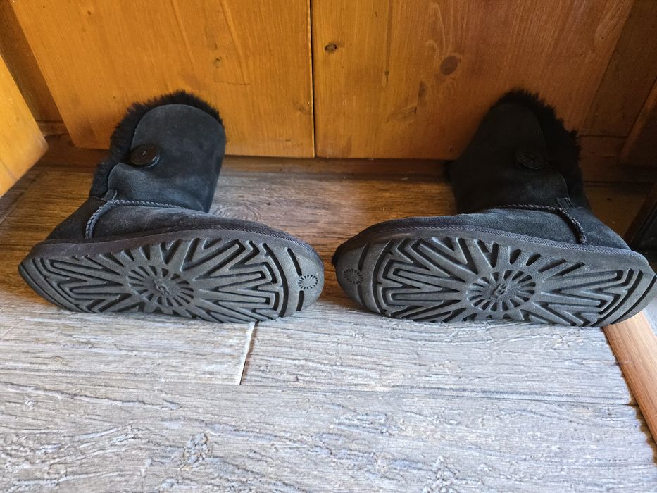 Vand bocanci UGG bailey button II