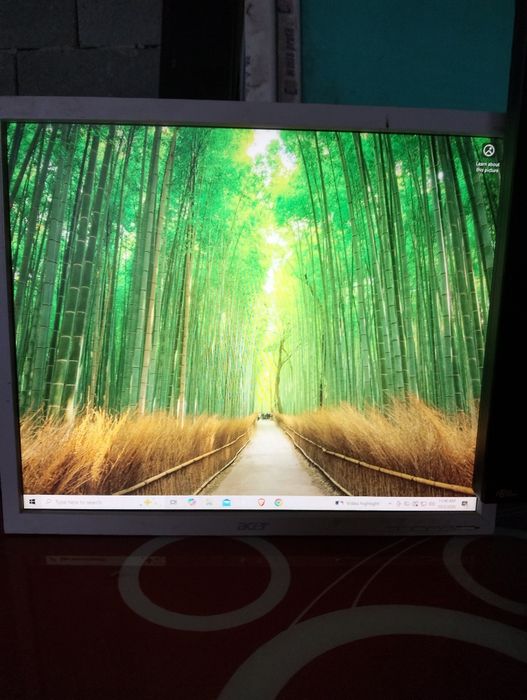 Acer B193 din 2009, format 4:3, perfect pentru nostalgici, colecționari sau teste de birou retro