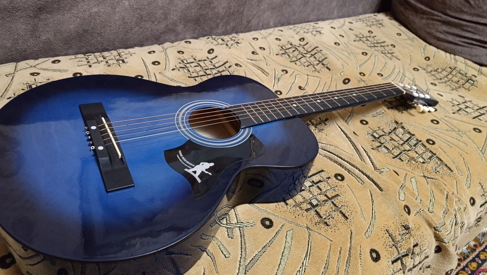 Продается гитара"ronnie wood"