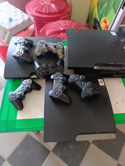 "PlayStation 3 Slim ideal holatda, joystik bilan".