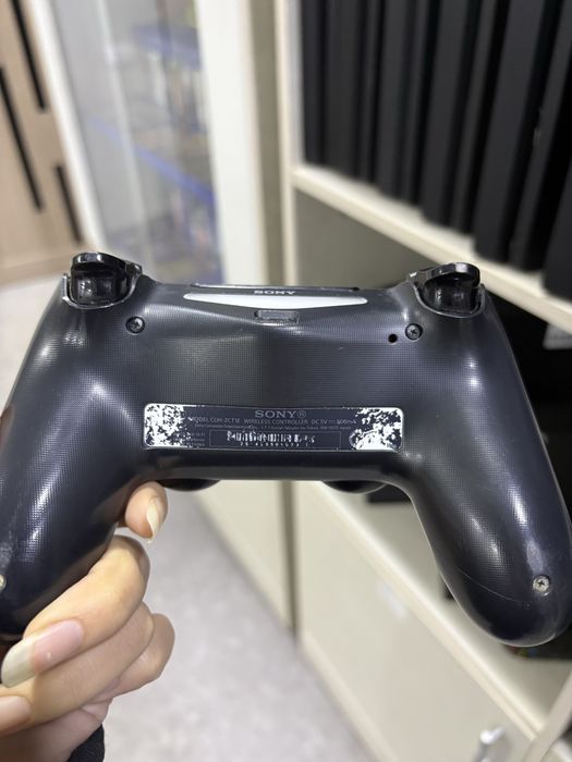 PlayStation 4 Fat прошитая 500 GB + 1 геймпад
