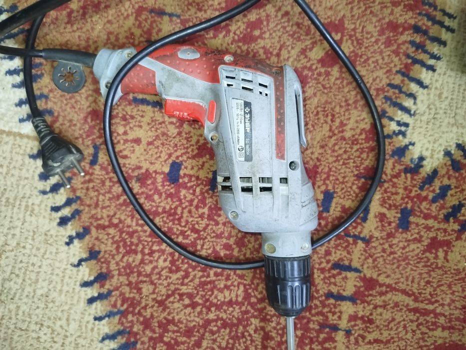 Продается дрель ,,Зубр,,