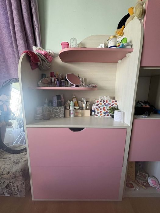 Подарявам детско легло и секция