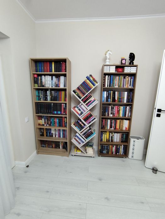 Vând biblioteci FĂRĂ CĂRȚI.