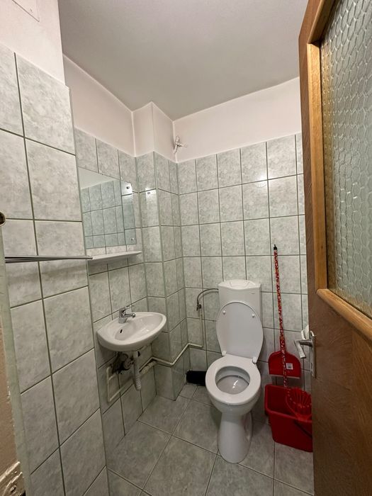 De închiriat: Apartament 3 camere, 2 băi,2 balcoane etaj 2 – Cartier Vasile Aron (Direct Proprietar)