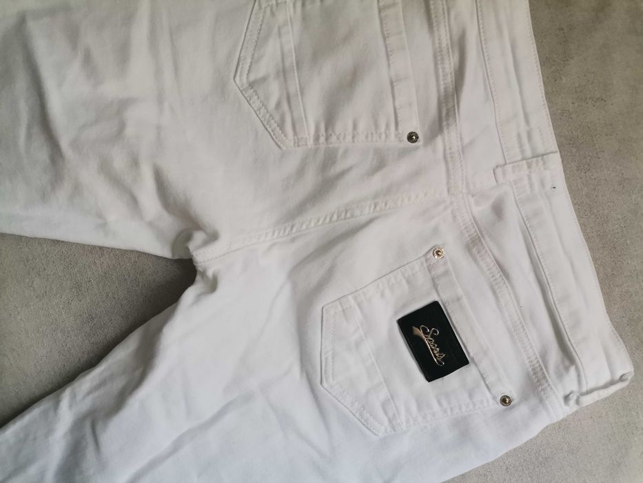 Чисто нови дънки N38/40.БЕли дънки М/L.20лв,.Джинси М/10лв.Перфектни!