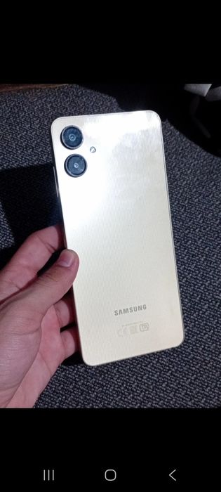 Самсунг А06 Голд