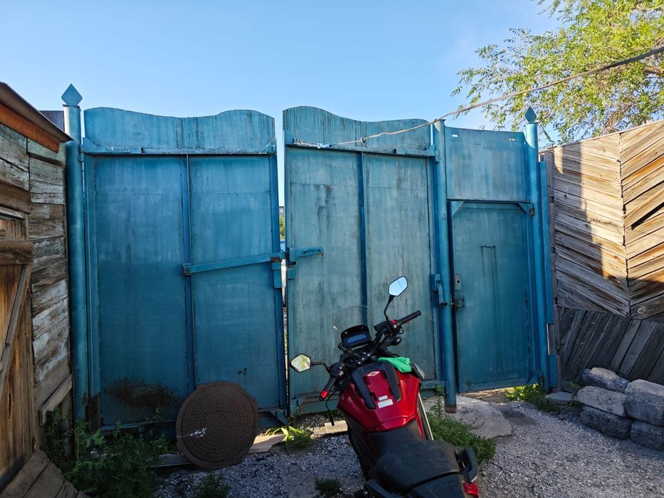 Дверь забор калитка из советского металла
