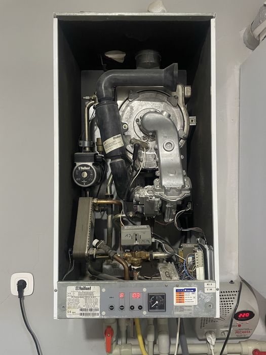Продам 2 котла Vaillant VHR NL 24-28 C на запчасти.