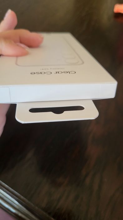 Продам чисто нов  кейс за Samsung S24 +