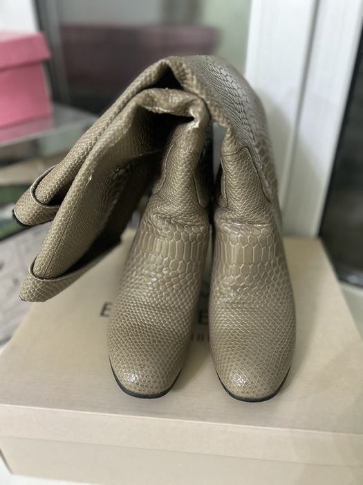 Продаются осенние сапоги