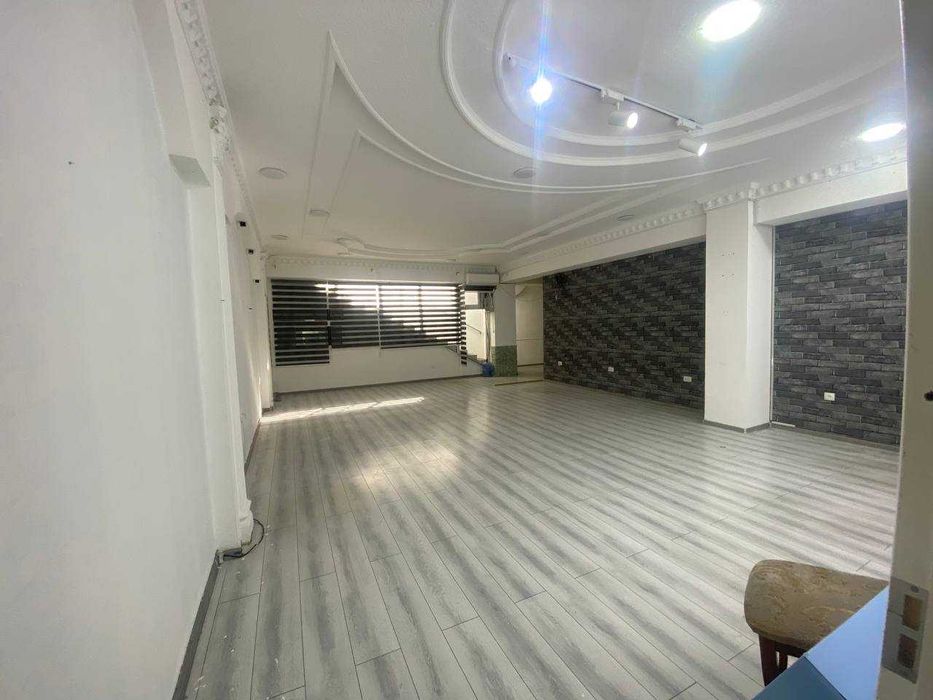 Аренда цокольный этаж в центре