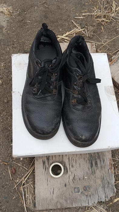 Аяқ киім сатылады