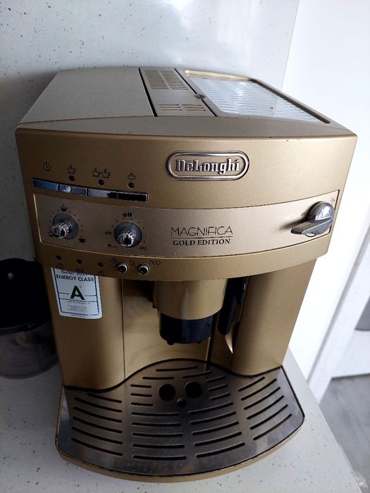 Кафе машина Delonghi magnifica