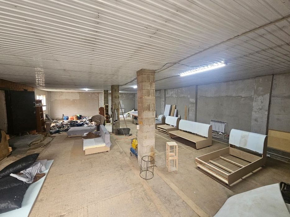 Дом с мебельным цехом