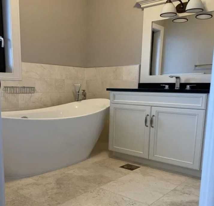 Дава се под наем Тристаен апартамент в Пловдив, Център - 90 кв.м за 209.1 € - Снимка #3