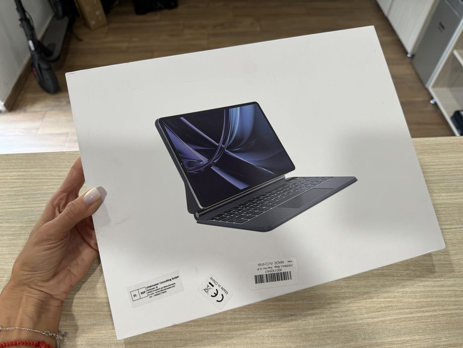 Husa cu tastatura JADEMALL pentru iPad Pro 12.9 Gen 3/4/5/6, NOUA!!
