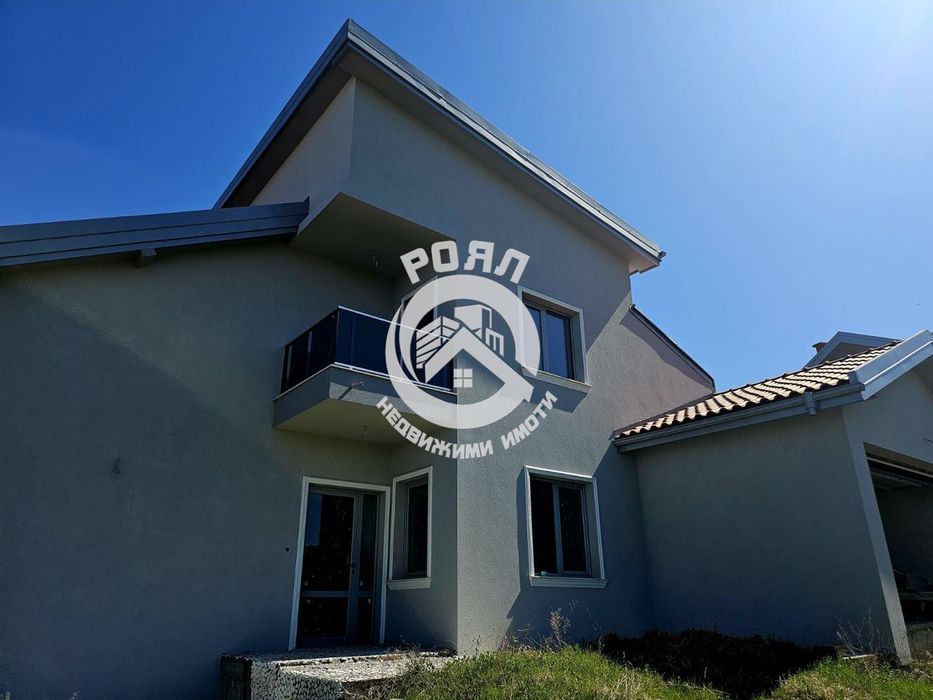 Продава се Къща в с. Белащица, Област Пловдив - 267 кв.м за 1353 €/кв.м - Снимка #1