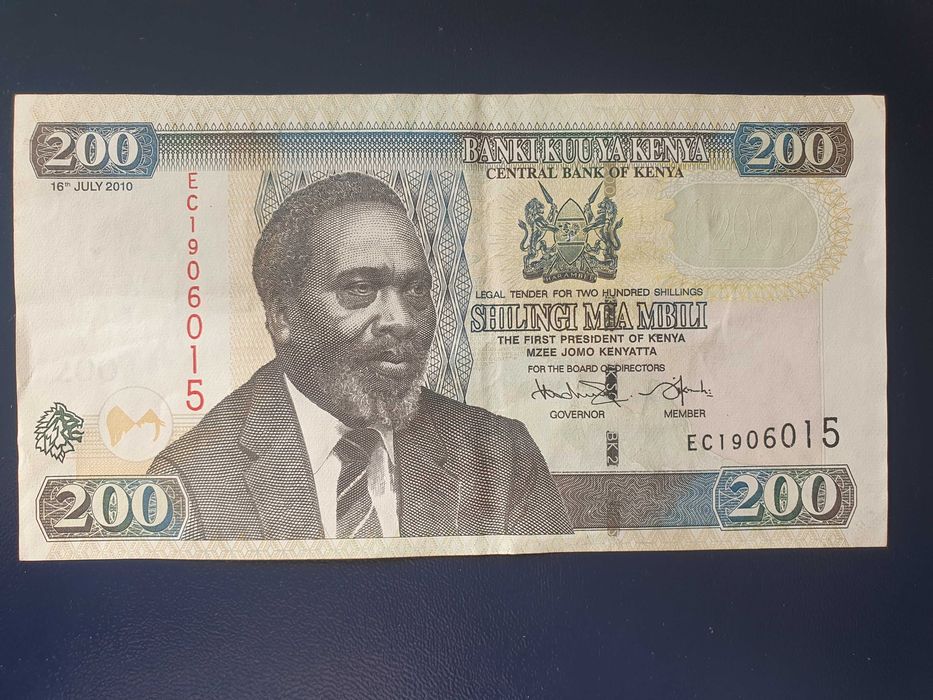 Лот шилинги Кения 2010 год.