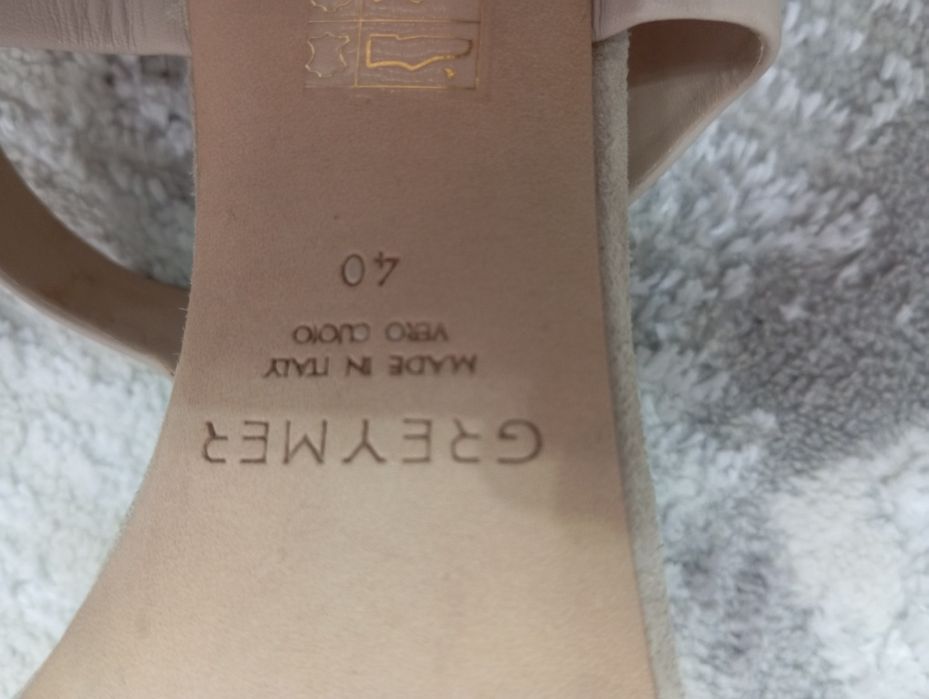 Продам босоножки