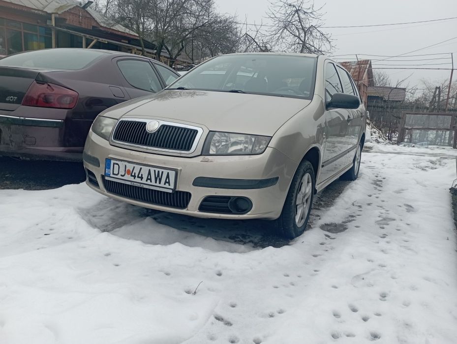 Vând mașina economică consum mic