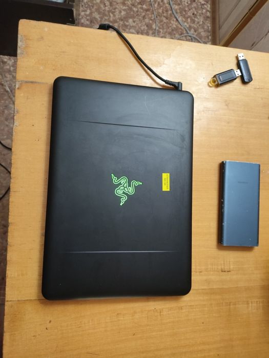 Сенсорный ноутбук Razer blade v14