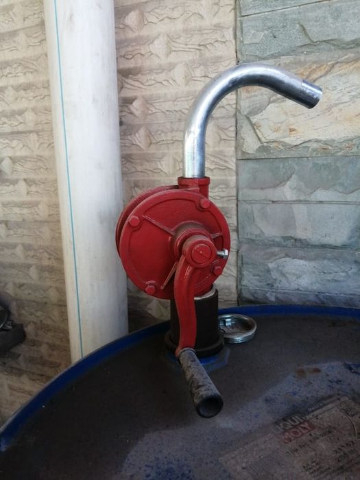 Насос ручной в отличном состоянии