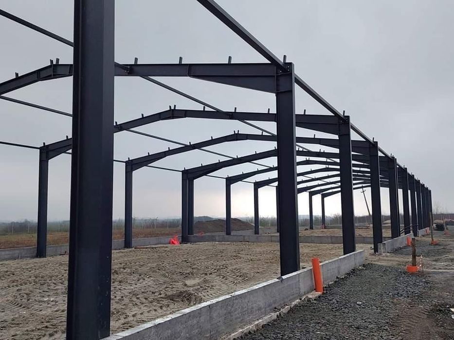 Vand hala metalica cu panouri sandwich 400mp oferi si montaj