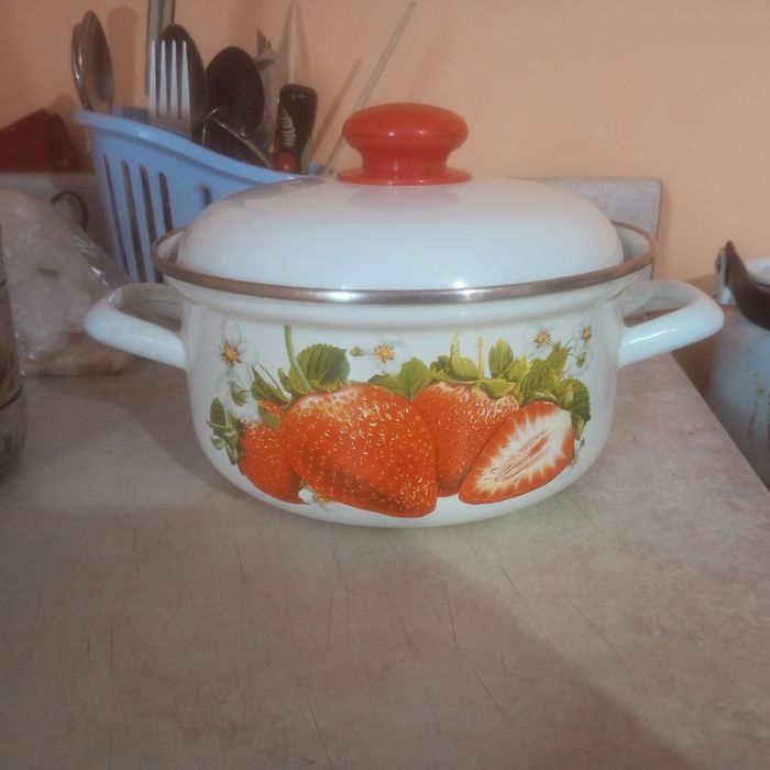 Кастрюля и посуда