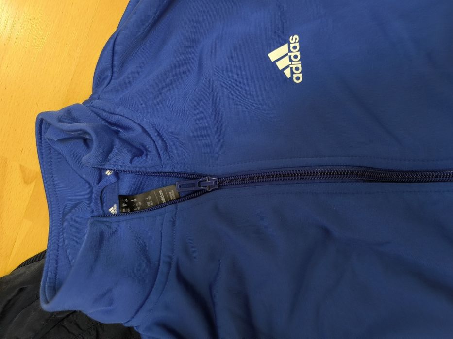 Оригинален анцунг Adidas и тениска подарък